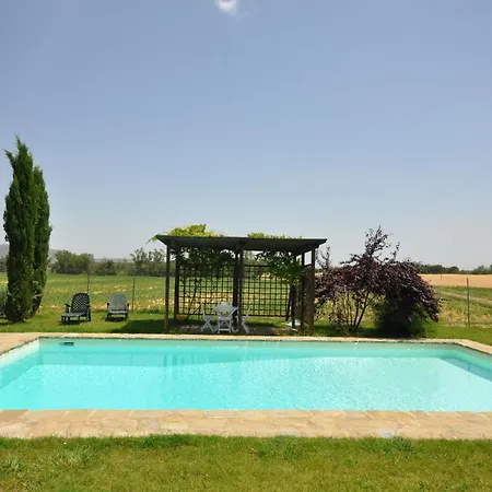 Montecchio Sleeps 8 Pool Air Con Wifi 别墅