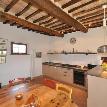 Montecchio Sleeps 8 Pool Air Con Wifi 别墅