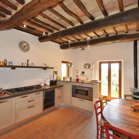 Montecchio Sleeps 8 Pool Air Con Wifi