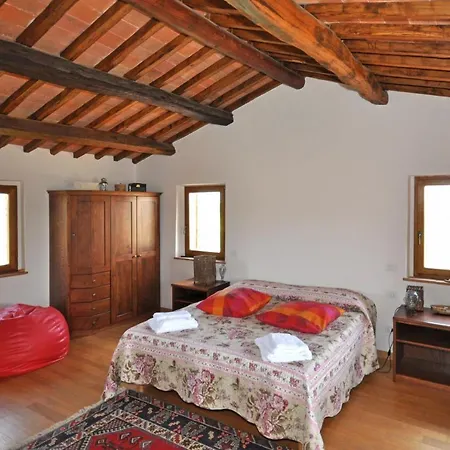 Montecchio Sleeps 8 Pool Air Con Wifi Villa